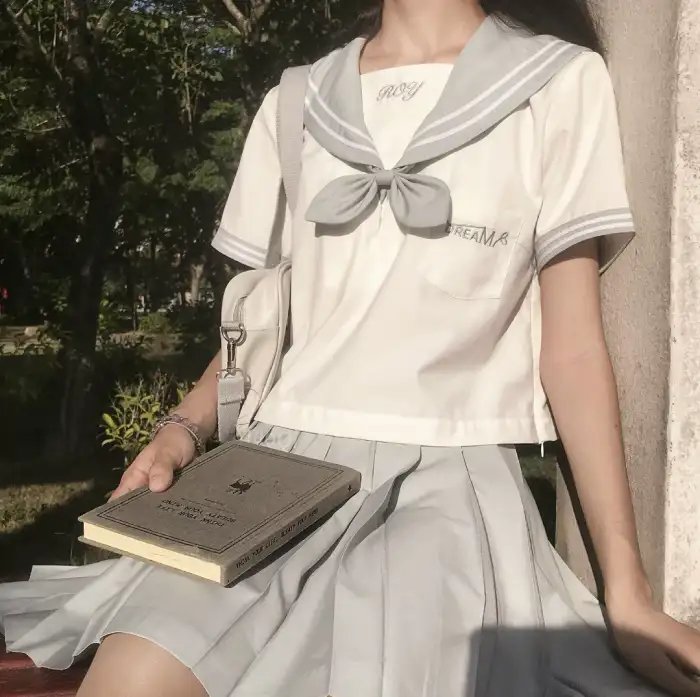艳女新装